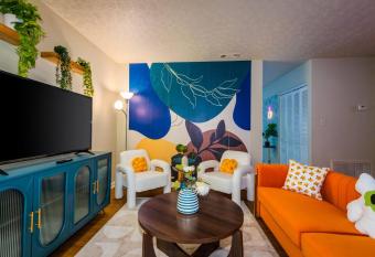 4B2BR   Colorful   Games   5 mins to UGA/Sanford Stadium allows 18 year olds to book a room