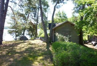 A house by the sea near the city has Balcony rooms