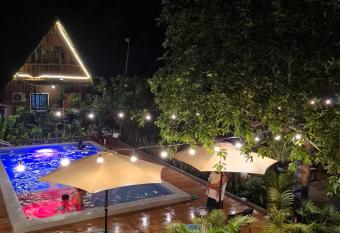 Tinipak Lodge has Balcony rooms