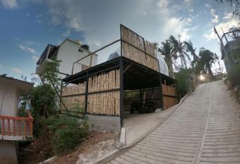 Domo grecas del mar allows 18 year olds to book a room