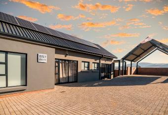 Highland Gate Golf and Trout Estate 857 has Balcony rooms