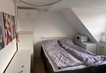 V  relse i lejlighed med udsigt og ro allows 18 year olds to book a room