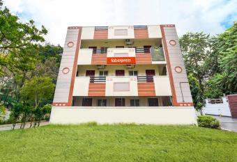 SPOT ON Hotel Dhs Residency allows 18 year olds to book a room