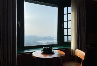 Jing Zhan has Balcony rooms