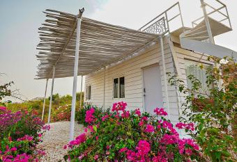RUSTIC VOGUE has Balcony rooms