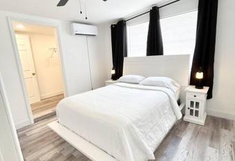 Studio 6001. Super acogedor. allows 18 year olds to book a room