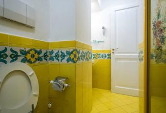 Villacore Luxury Guest House has rooms with a private hot tub