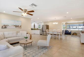 3 Bed 2 Bath - North Palm Beach allows 18 year olds to book a room