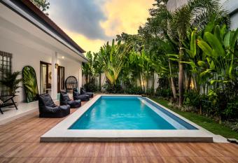 BRAND NEW - Little Matt Villa, Pool & Workdesk has Balcony rooms