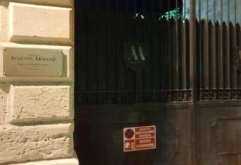 Chez Pierre has Balcony rooms