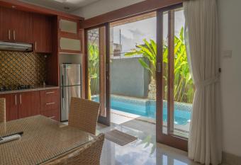 BALI INVEST VILLAS - ORIZA has Balcony rooms