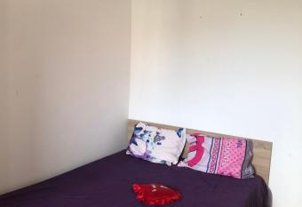 Stephanie place has Balcony rooms