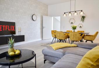 Schlossberg Residences - XXL-Design-Apartment mit Schlossblick f  r bis zu 10 Personen allows 18 year olds to book a room