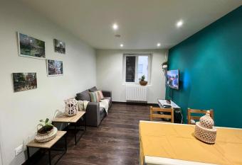 Appartement d une chambre avec balcon et wifi a Stains has Balcony rooms