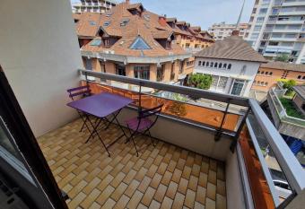 Studio Central has Balcony rooms