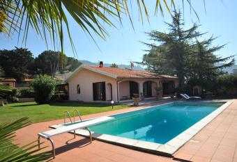 Casa Le Agavi allows 18 year olds to book a room