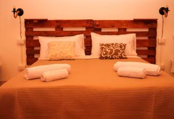 A Rizzilla Guest House has Balcony rooms