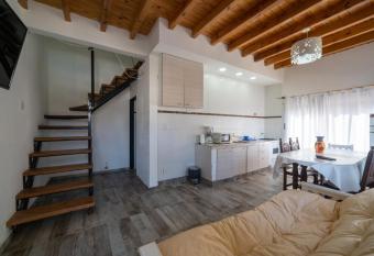 Apart Buenos Aires Ezeiza a 20 minutos de Aeropuerto Ministro Pistarini confort Hotelero. has rooms with a private hot tub