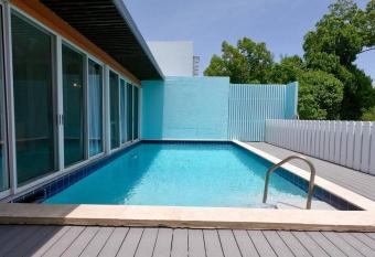 Red-Hook near Sapphire Beach    It s Badd & Bougie    allows 18 year olds to book a room