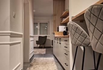 Azimut apartman has Balcony rooms