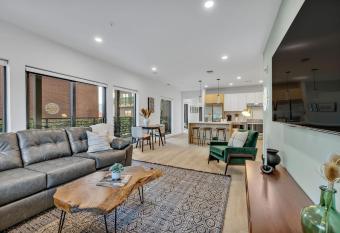 Nashville Vibes @Hyve 201 has Balcony rooms