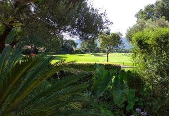 Pecanwood Treasure Hartbeespoort Dam allows 18 year olds to book a room