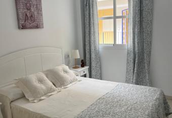 Apartamento Plata Real allows 18 year olds to book a room