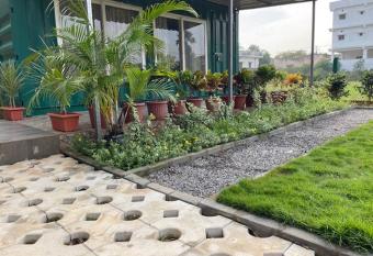 Cozy Cabin very close to Beach has Balcony rooms