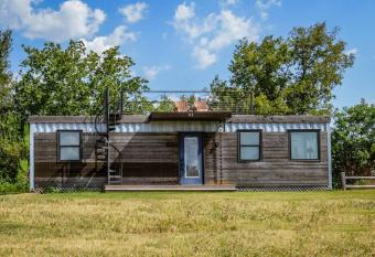 New Luxury Shipping Container has Balcony rooms