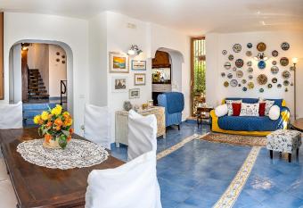 Casa Vacanza Olivegrove has Balcony rooms