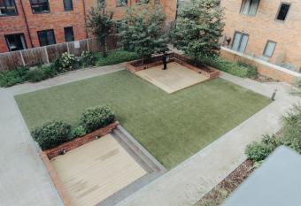 Stunning 2-Bed Apartment in Birmingham City Center has rooms with a private hot tub