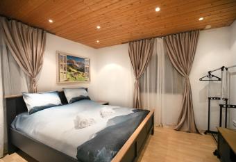 Alpina Haus has Balcony rooms