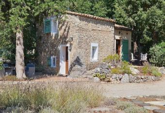 Mazet (maisonnette proven  ale) allows 18 year olds to book a room