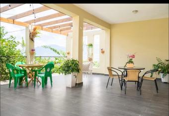 Espl  ndida y Acogedora Villa con Vista a las Monta  as y Nuestro Bello Pueblo has Balcony rooms