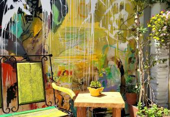 Casa de Koras allows 18 year olds to book a room