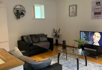 Luxury Penthouse Apartment Liverpool city Kids stay free has Balcony rooms