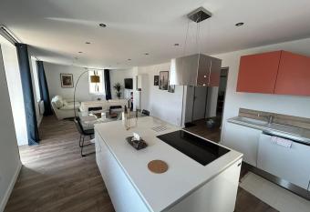 Appartement enti  rement r  nov   avec belle terrasse has Balcony rooms