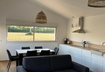 L   Oasis has Balcony rooms