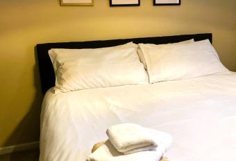 Spanish Style 3-bedroom Home with Hot Tub has rooms with a private hot tub