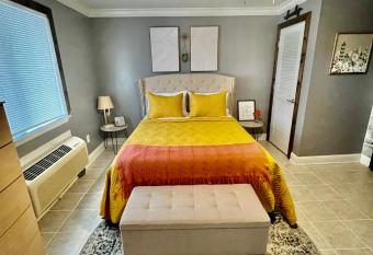 Stunning Studio Condo has Balcony rooms