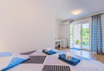 New room M&A in town Cres has Balcony rooms