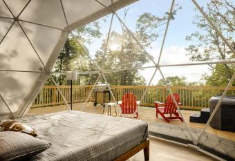 Luxe Dome w Hot Tub, Full Bath & Mountain View allows 18 year olds to book a room