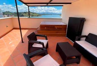 Apartamento 405 - Terraza con Jacuzzi - 3 Habitaciones - Rentas Cortas Gerencial has rooms with a private hot tub