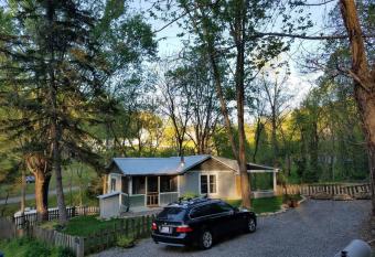 Cozy Hillside Cottage, fully remodeled! has rooms with a private hot tub