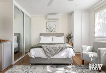 Escape to Serenity, Your Perfect Stay in Seville. allows 18 year olds to book a room