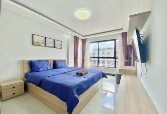 WH Chamkarmon Residence allows 18 year olds to book a room