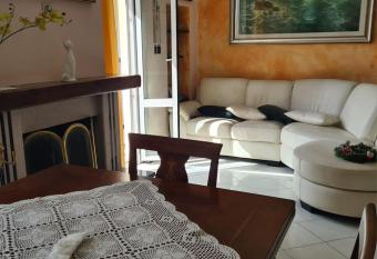 Casa Orchidea has rooms with a private hot tub