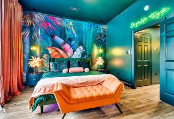 3 bed Townhome, IG Friendly Jungle, Fully Equipped allows 18 year olds to book a room