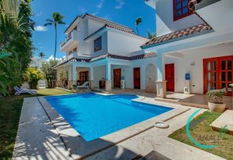 Lux villa gemelas has rooms with a private hot tub