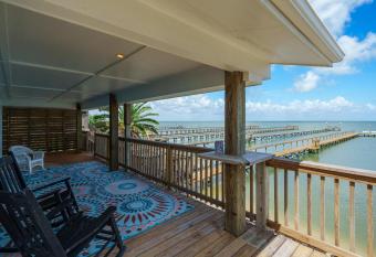 Bayalicious has Balcony rooms